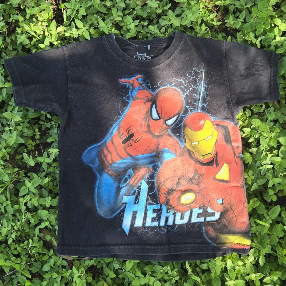 Black Marvel Heroes T-Shirt with Spider-Man and Iron Man Size 5/6